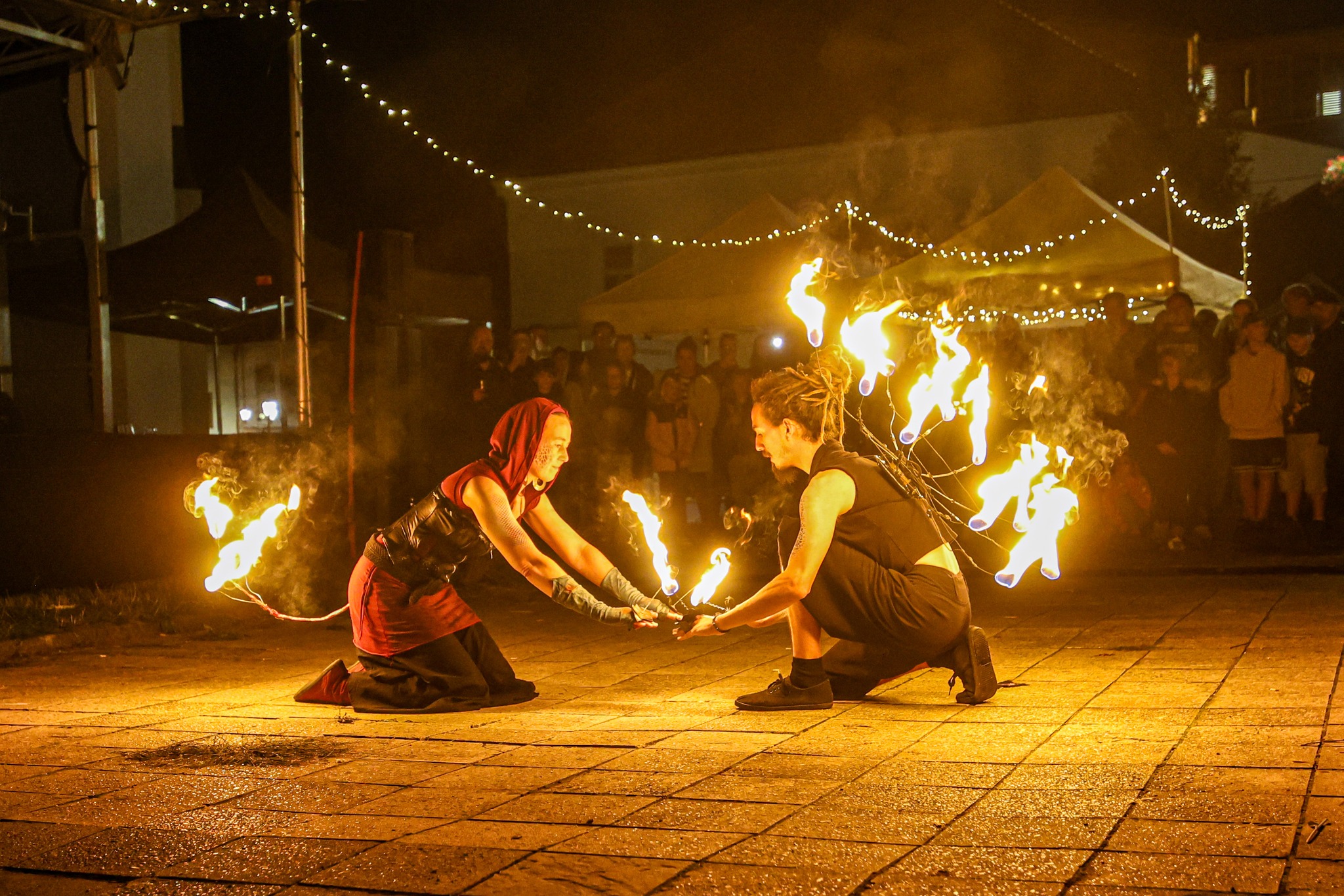 Ohnivá show Cirkus van Karavan